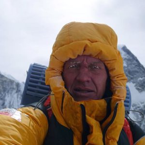 Winter K2: Urubko Breaks from Team, Ascends Alone