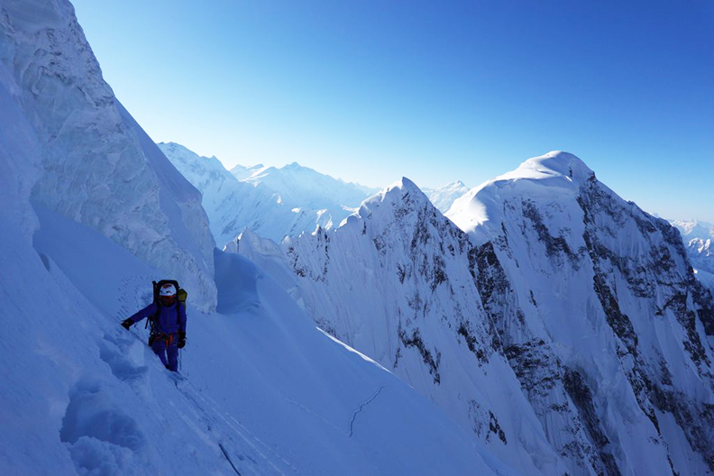 Between C2 and C3. Unnamed peak in the background. Photo: Kenro Nakajima