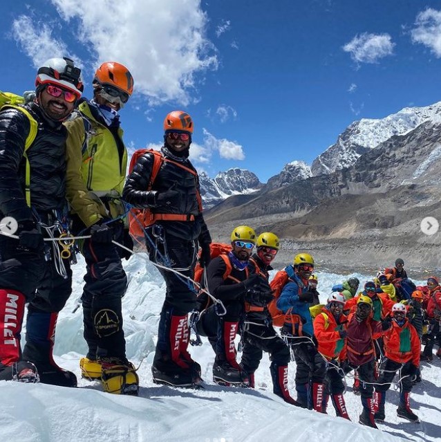 Bahraini Sheikh's mountaineering team