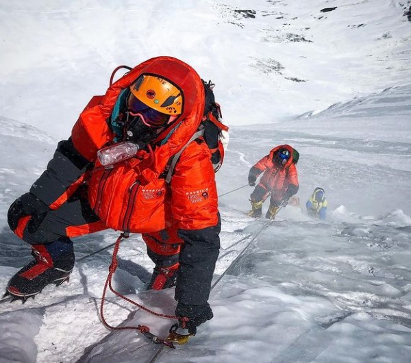 Everest: A Crowded Sunday Ahead? » Explorersweb
