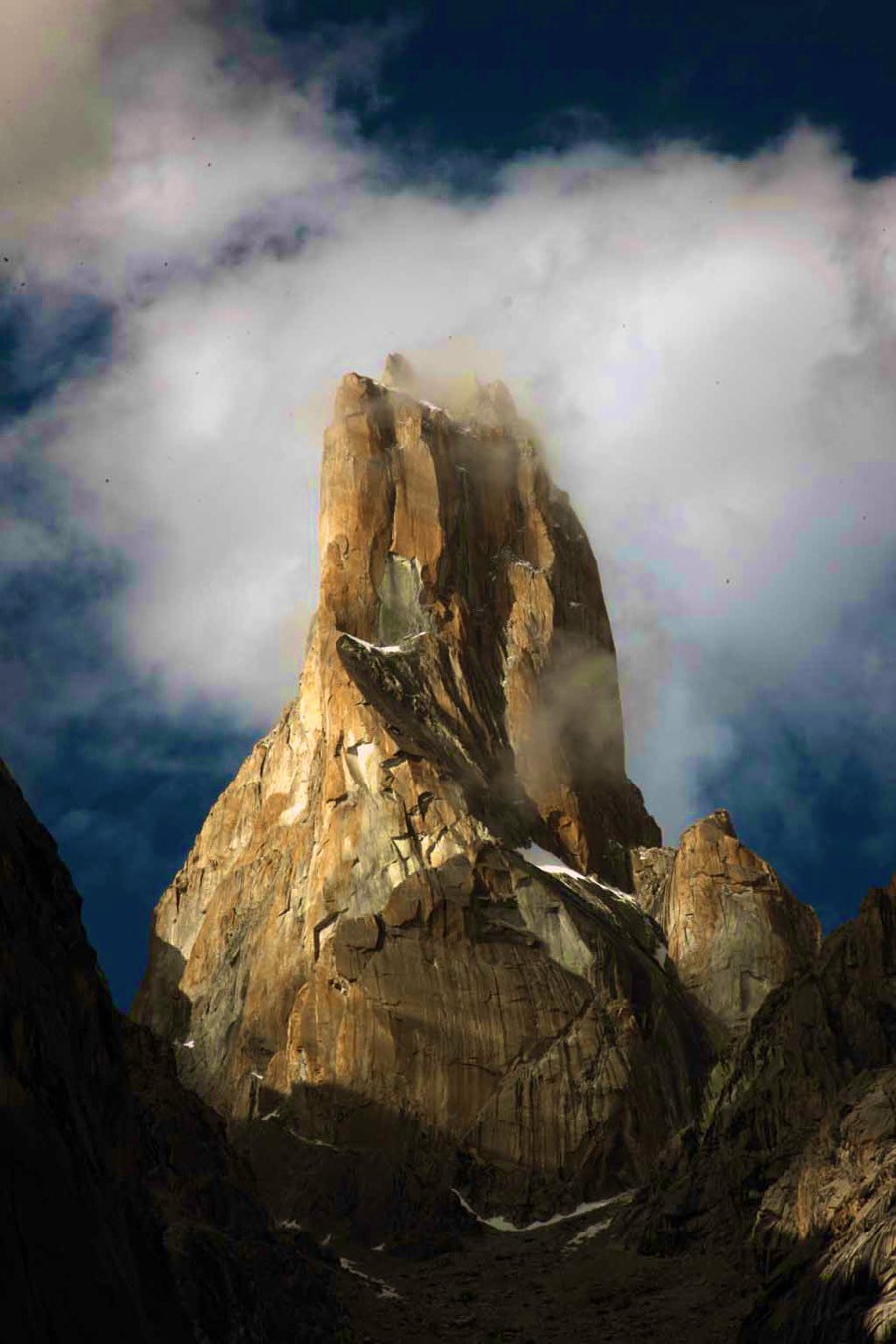 Edu Marin To Free Climb Eternal Flame On Trango Tower Explorersweb