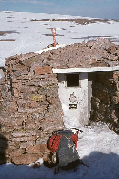 Rescue stations on Cairngorm which Ben Beattie phones the Lagganlia Center on November 21, 1971. Photo: Commons
