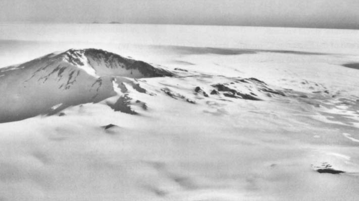 Aerial image of Mount Sidley caldera. Marie Byrd Land, Antarctica. Photo: Wikipedia Commons