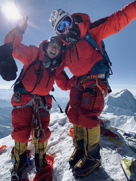 Perez smiles without o2 on Everest summit. 