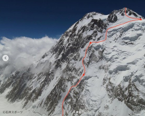 the route marked as a red line on a photo of Tirich Mir's north side. 