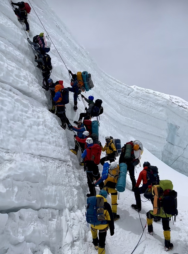 a crazy line of climbers up Everest
