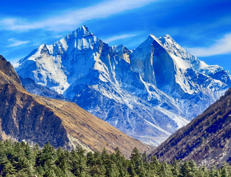 The Bhagirathi group in Gangotri Glacier. 