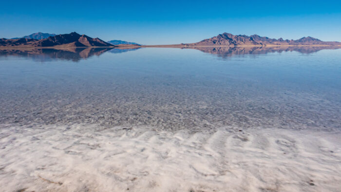 the great salt lake with mountains reflected