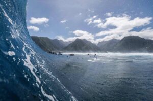 Teahupo'o, Tahiti, French Polynesia.