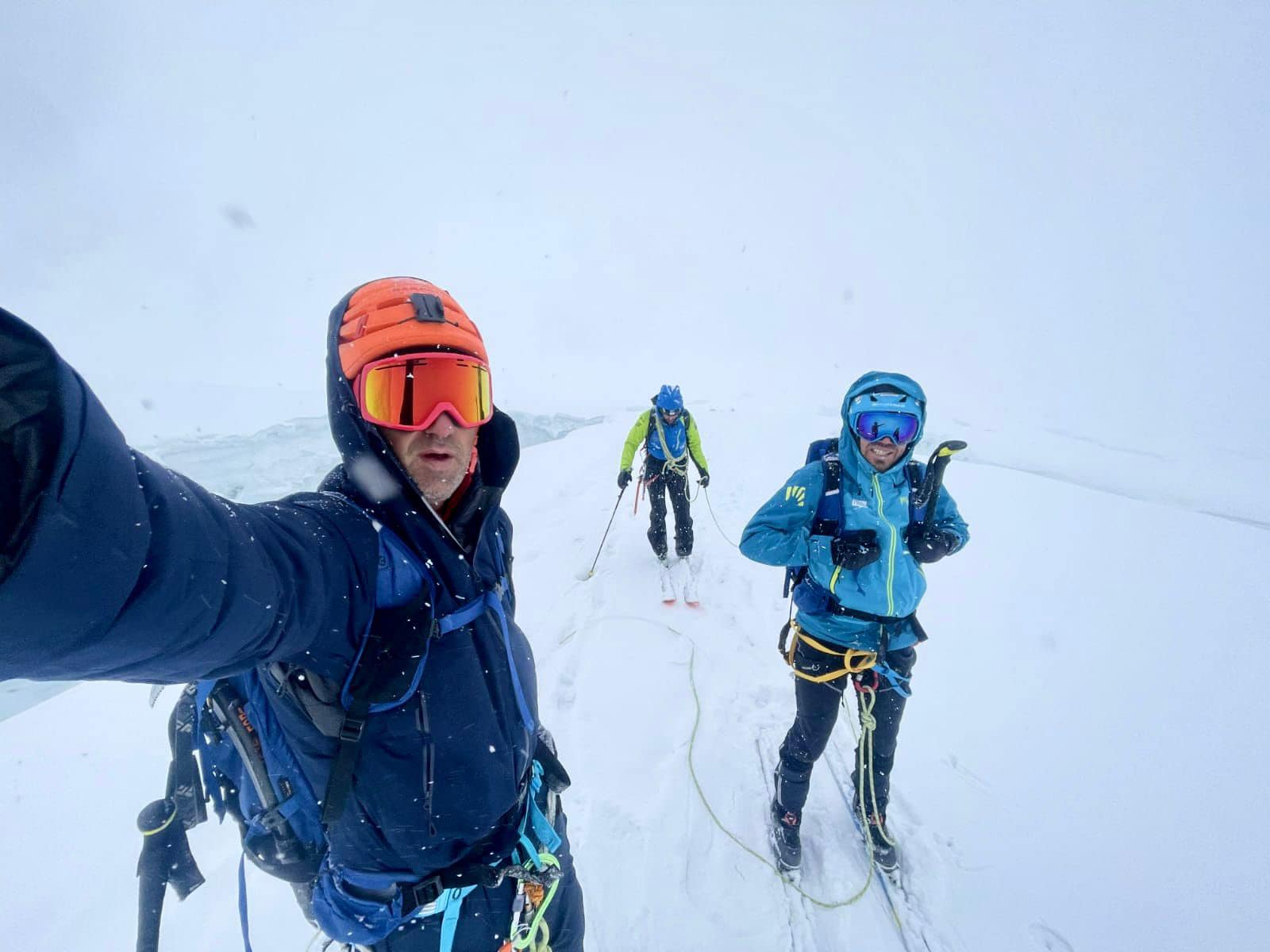 Climbers on a flat glacier in a foggy day.