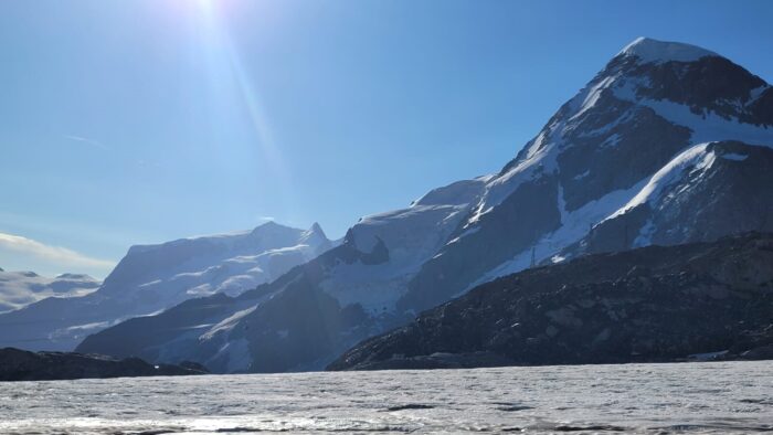 Peaks seen from a flat glacier