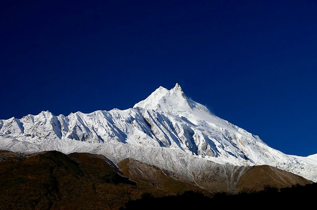 manaslu from the side