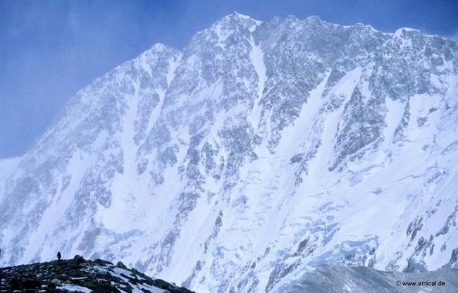 Shisha Pangma seen from the south. 