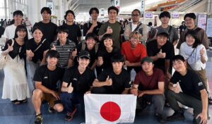 Young climbers posing for a photo with the Japanese flag