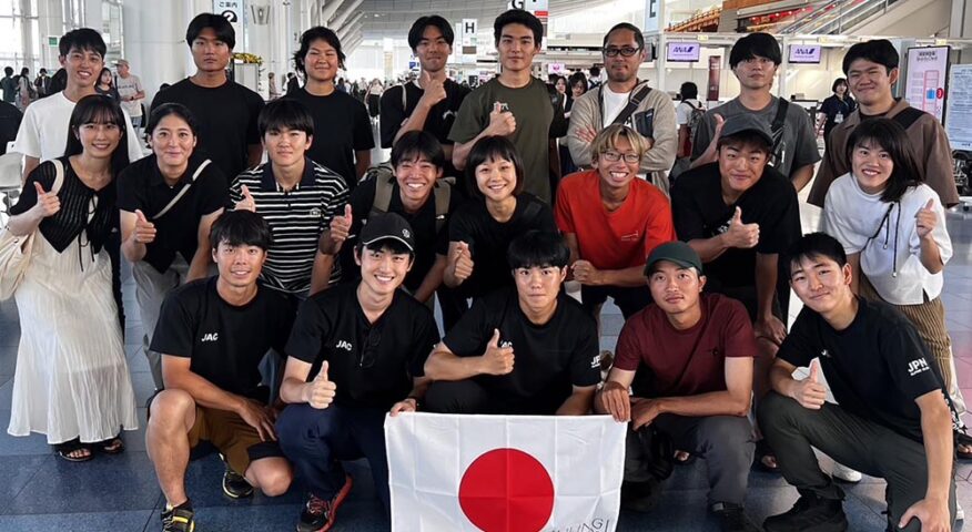 Young climbers posing for a photo with the Japanese flag