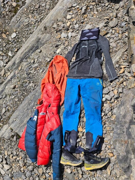 Light shirt, trousers, waterproof and dawn jacket, on the rocky ground