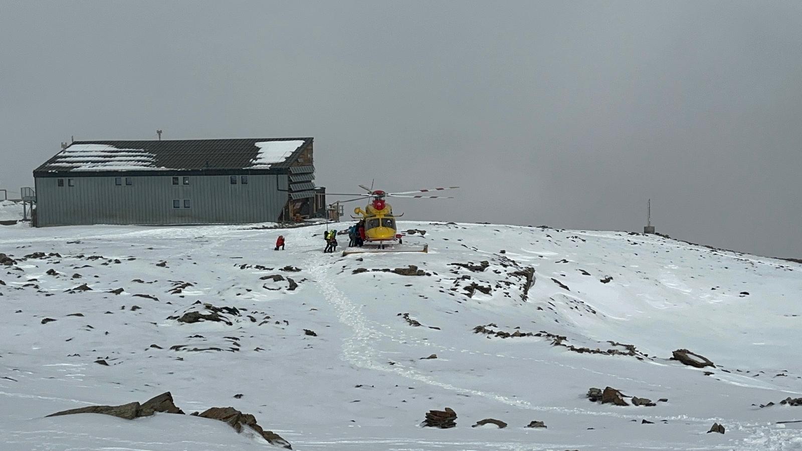 A victim is airlifted at the Sella refuge.