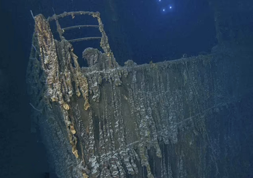 Before/after shot of the ship's bow railing