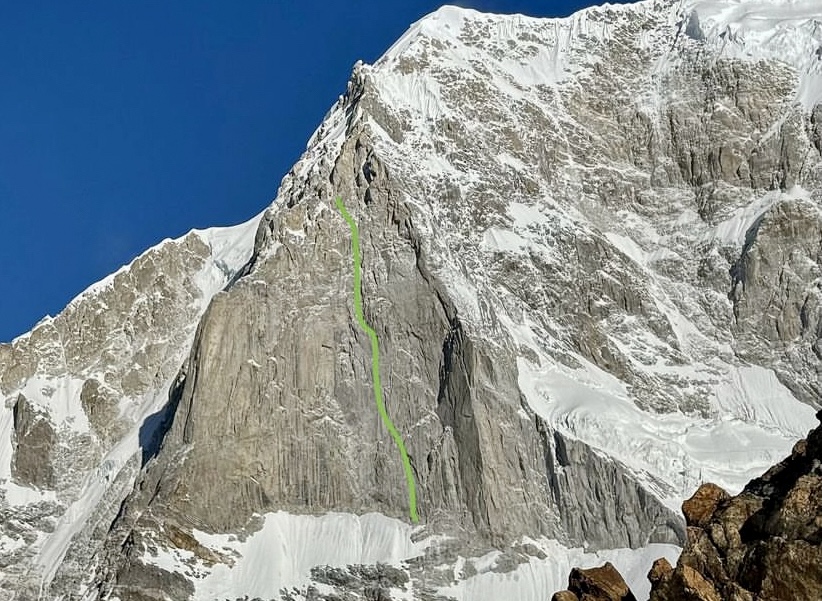 The route of Fay Manners and Michelle Dvorak on Chaukhamba III.