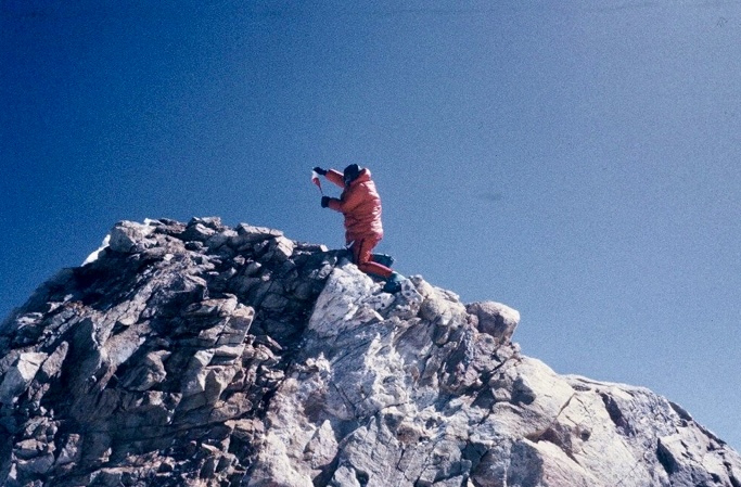 Maciej Berbeka on the summit of Manaslu. The first winter ascent of the peak.