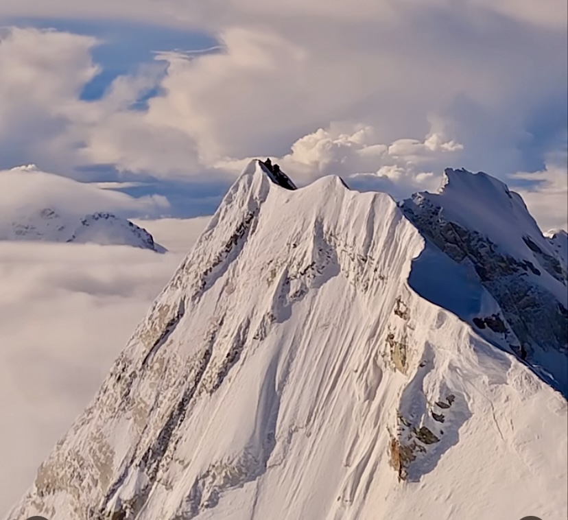 Manaslu's summit area.