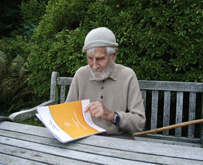 Augusto Gansser as old man at patio table