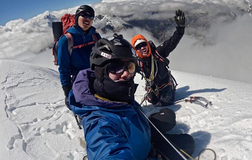 The climbers on a snowy summit