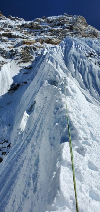 A sharp ridge of snow