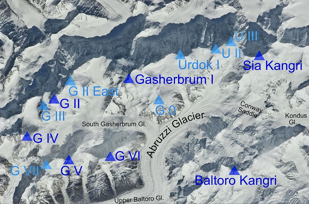 The Gasherbrum Group with Gasherbrum I in the center. Sia Kangri and Baltoro Kangri are on the right. Main summits are marked in dark blue, subsidiary summit in light-blue.