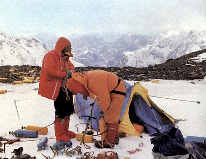 Zyga Heinrich and Pasang Norbu Sherpa in Camp 4 (South Col). 