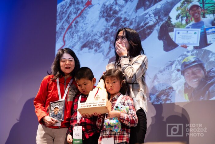 Family of the decesaed Hiraide and Nakajima receive their Piolet dOr