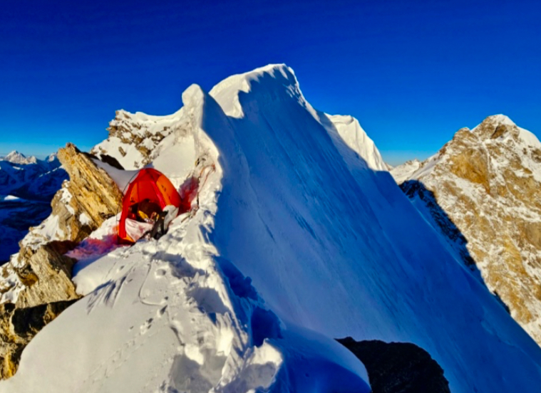 The fourth climbing day on Lalung I started with a sunny morning.