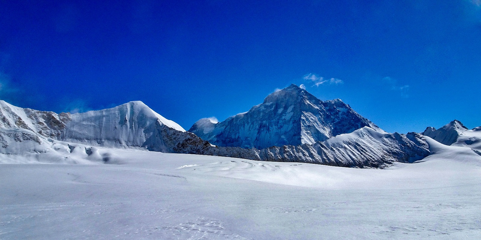 Between Sherpani and West Col