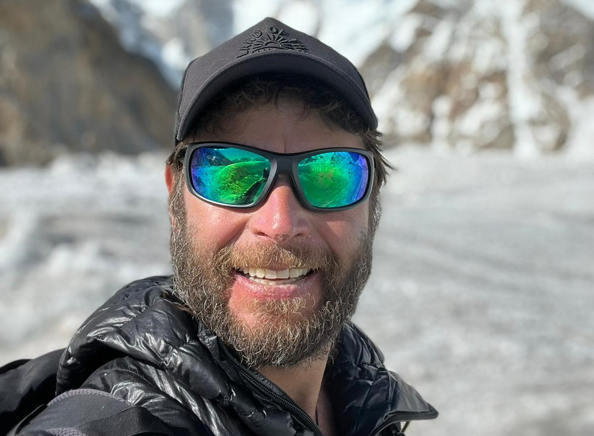 Close shot of Moeses Fiamoncini at the Baltoro glacier.