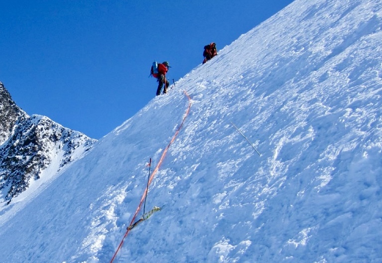 Traverse to Denali Pass.