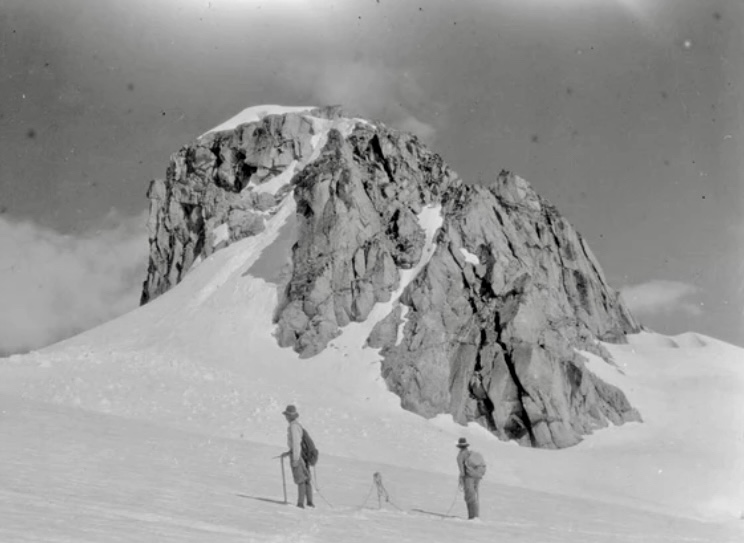 Photo from the 1928 Munday expedition. 