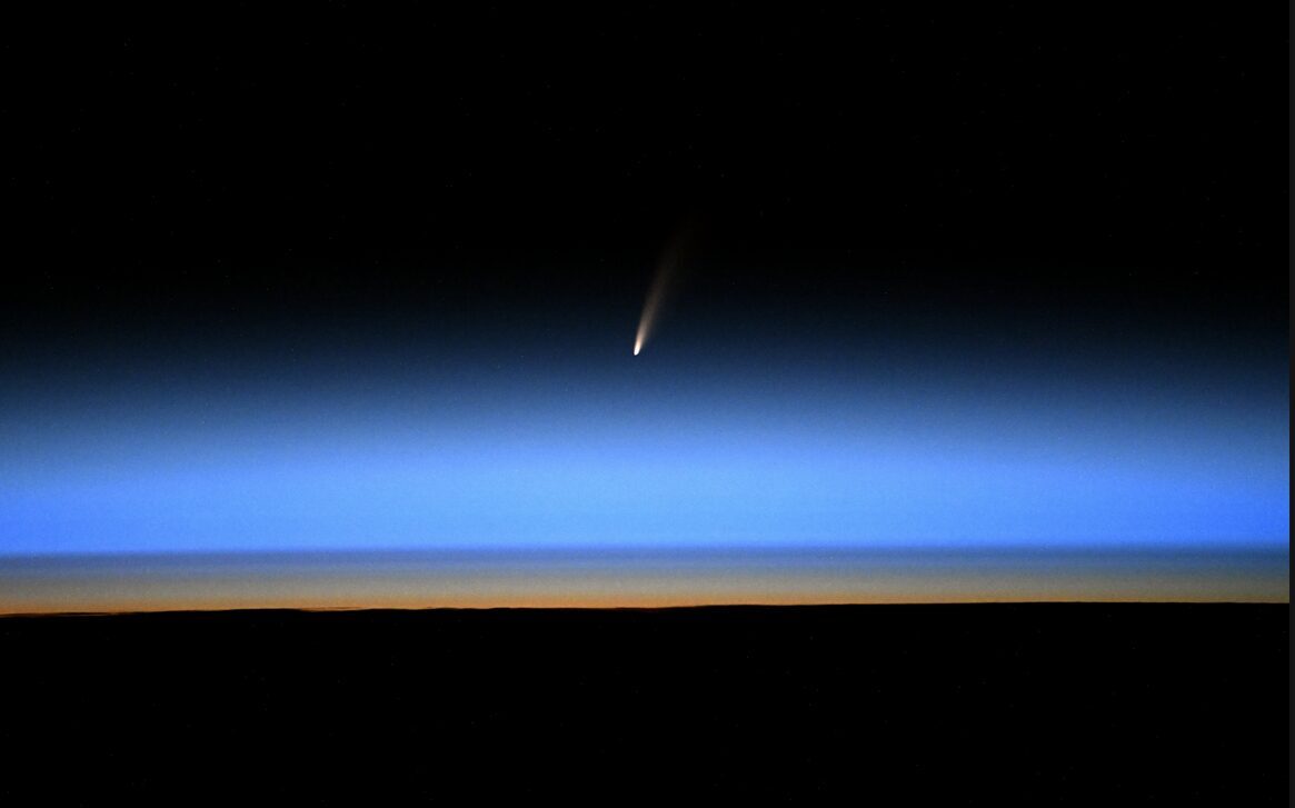 The comet descending over the Earth's atmosphere.