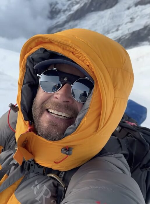Close shot of Moeses Fiamoncini with high altitude jacket and sunglasses.