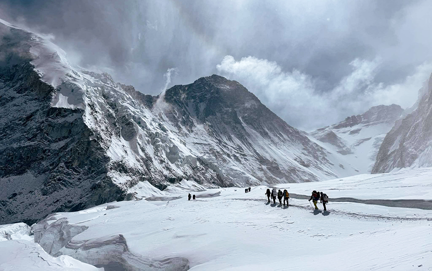 Climbers among crevasses on the huge, flattish Western Cwm.