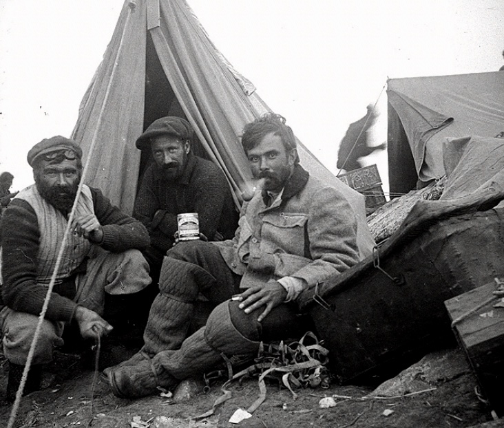From left to right: Jules Jacot-Guillarmod, Charles Adolphe Reymond and Alcesti C. Rigo De Righi at the Base Camp of Kangchenjunga in 1905.