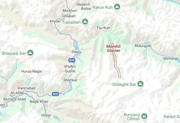 Pakistan: Momhil glacier and surrpunding peaks on Google maps.
