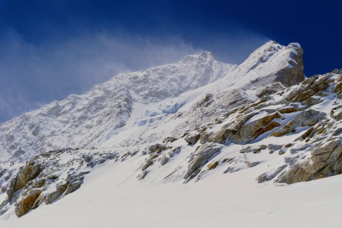 Makalu summit section in a sunny but windy day.