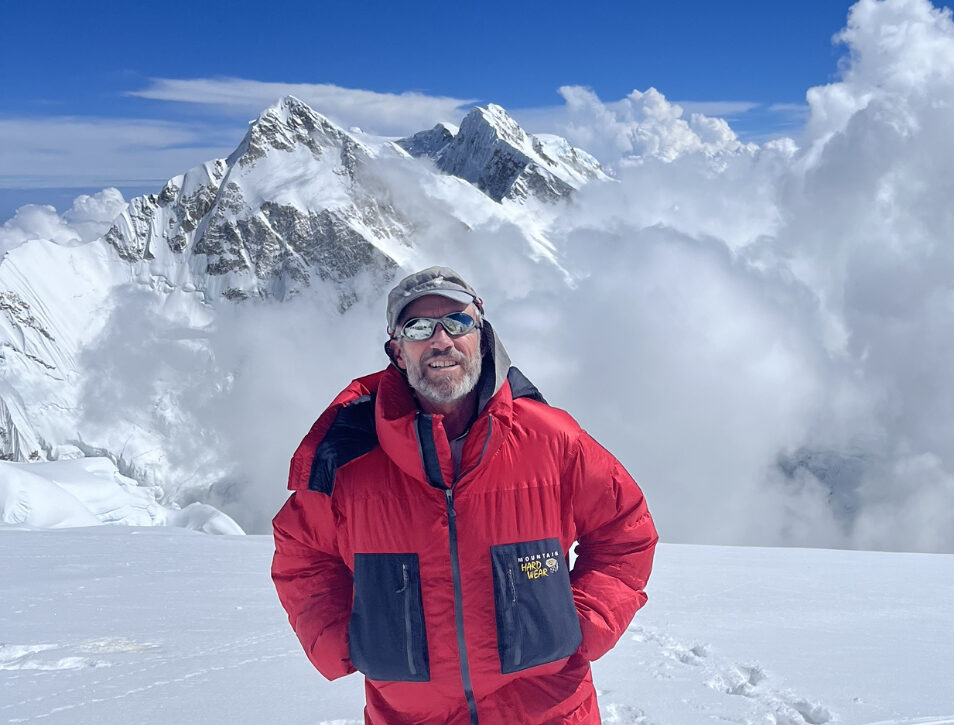 Hayes at a flat snow plateau on Kangchenjunga