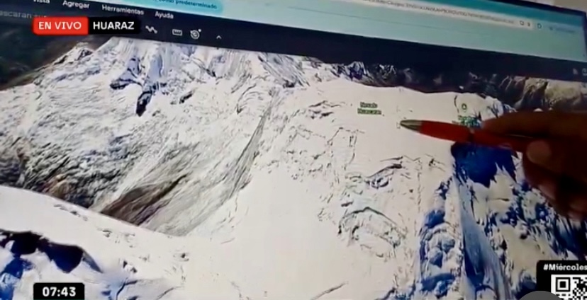 Where Terada and Inada got stranded. The huge area below the summit is were they got lost during in the fog during the descent.