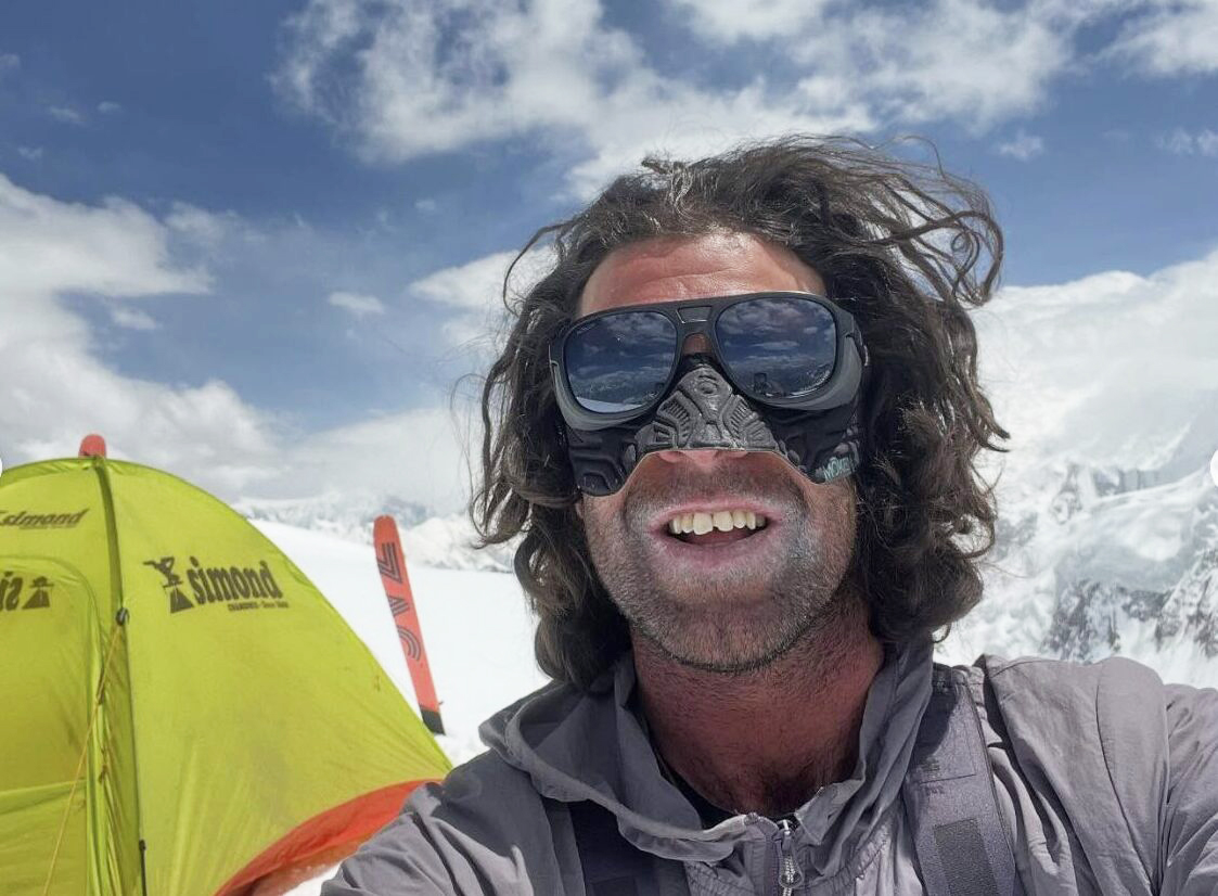 Selfie by Helias Millerioux in front of a tent on a snowy spot.