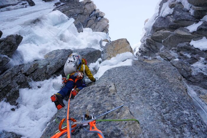 Chris Wright climbing on Link Sar in mixed terrain.