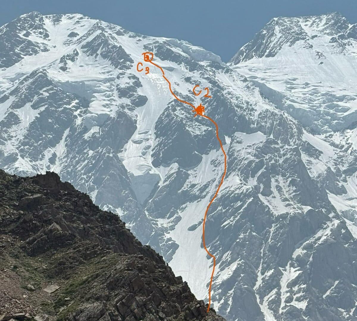 Sight of the Diamir side of nanga Parbat with a topo of the Kinshoffer route up to Camp 3.