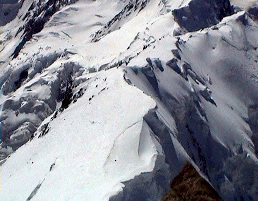 The Pobeda ridge from Vazha Peak to the main summit, approx. 3-4km long. View from the summit.