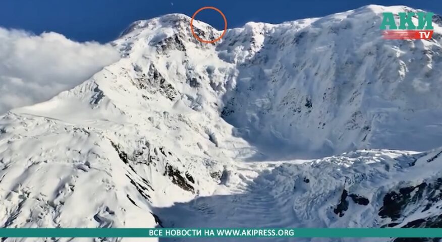 Marked with red circle where Natalia Nagovitsyna is stranded on Pobeda.
