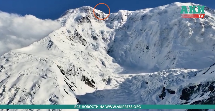 Marked with red circle where Natalia Nagovitsyna is stranded on Pobeda.